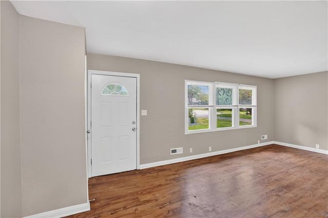 11012 Cambridge Avenue, Kansas City, MO 64134