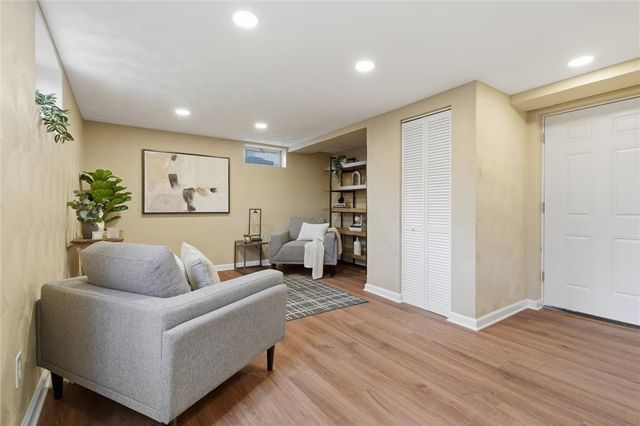 230 Clairmont St, North Huntingdon, PA 15642