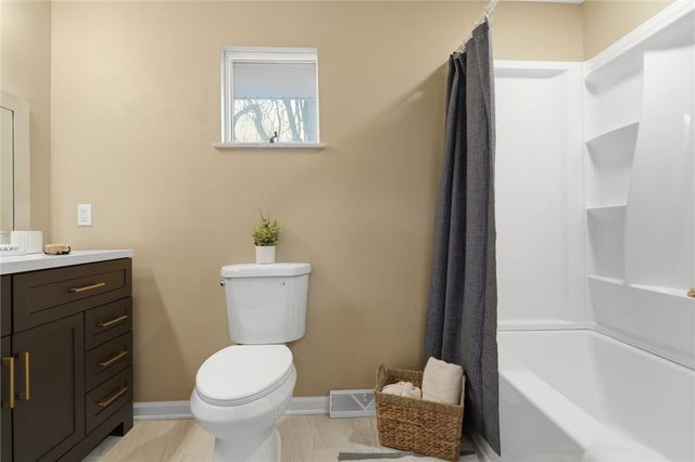 230 Clairmont St, North Huntingdon, PA 15642