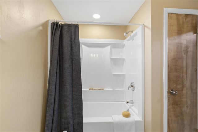 230 Clairmont St, North Huntingdon, PA 15642