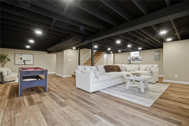 230 Clairmont St, North Huntingdon, PA 15642