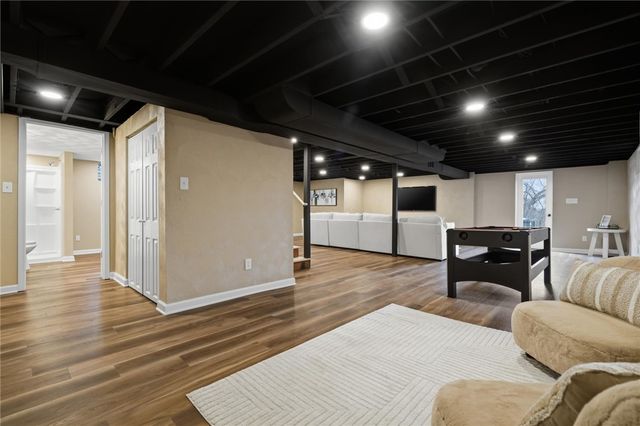 230 Clairmont St, North Huntingdon, PA 15642