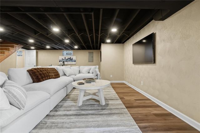 230 Clairmont St, North Huntingdon, PA 15642