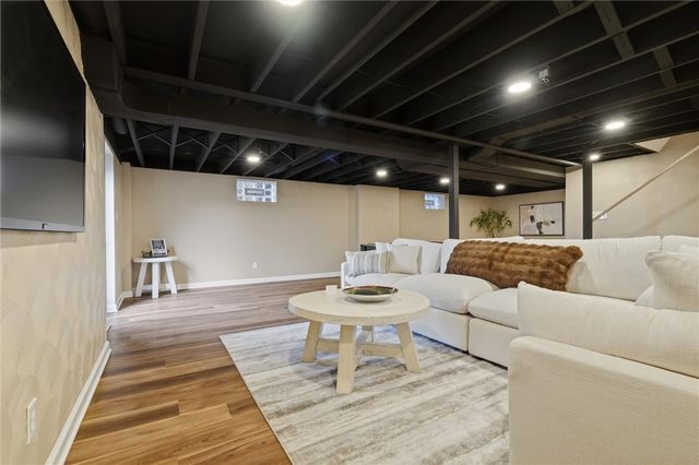 230 Clairmont St, North Huntingdon, PA 15642