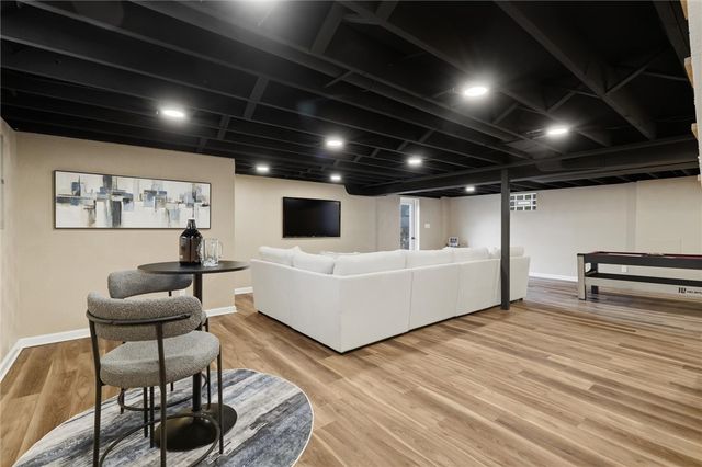 230 Clairmont St, North Huntingdon, PA 15642