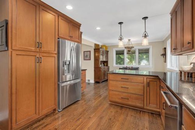 721 S Stone Avenue, La Grange, IL 60525