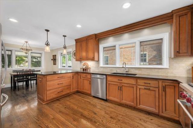 721 S Stone Avenue, La Grange, IL 60525