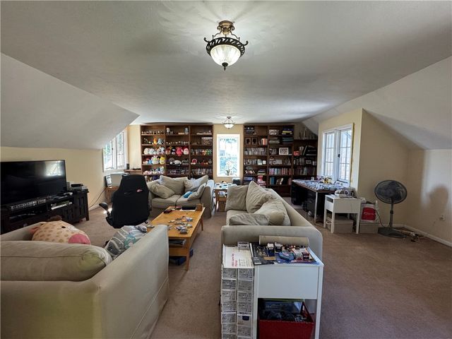 60 Stockton Ave, Uniontown, PA 15401
