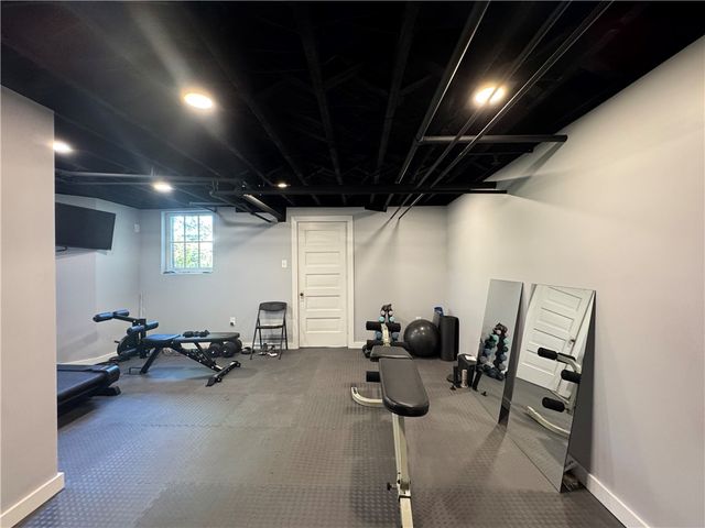 60 Stockton Ave, Uniontown, PA 15401