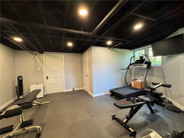 60 Stockton Ave, Uniontown, PA 15401