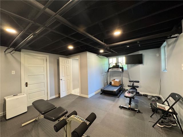 60 Stockton Ave, Uniontown, PA 15401