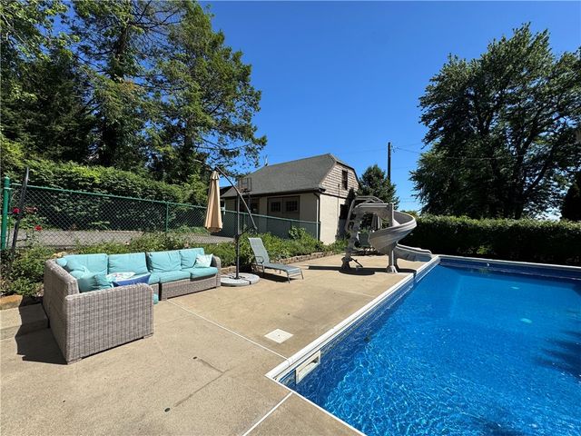 60 Stockton Ave, Uniontown, PA 15401