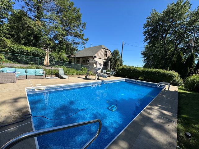 60 Stockton Ave, Uniontown, PA 15401