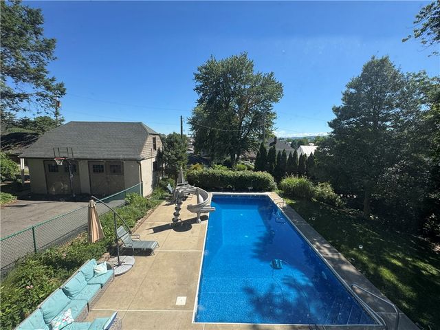 60 Stockton Ave, Uniontown, PA 15401