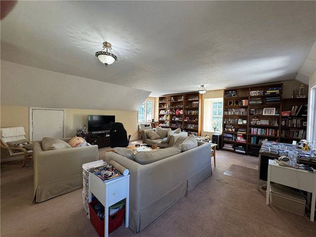 60 Stockton Ave, Uniontown, PA 15401