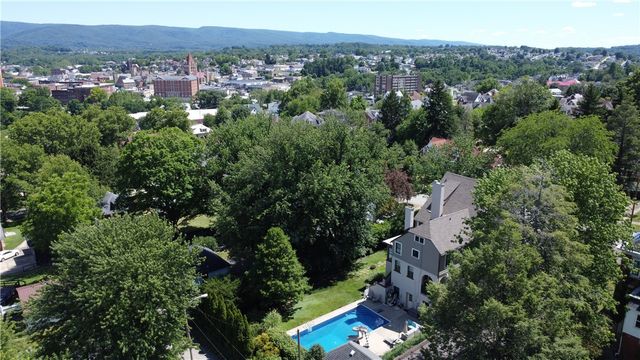 60 Stockton Ave, Uniontown, PA 15401