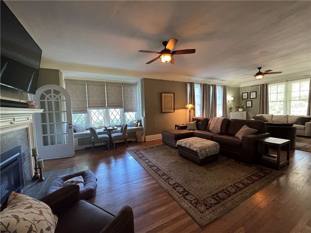 60 Stockton Ave, Uniontown, PA 15401