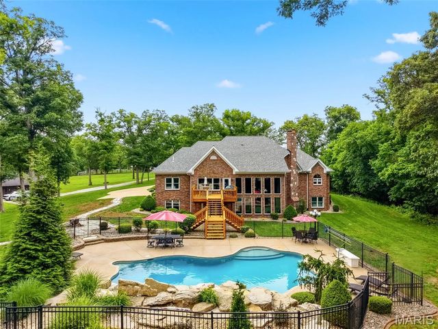 4325 Hueffmeier Road, Defiance, MO 63341
