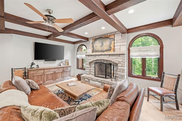 4325 Hueffmeier Road, Defiance, MO 63341