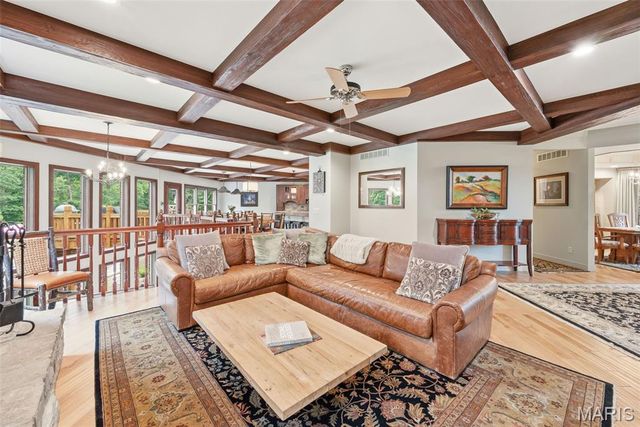 4325 Hueffmeier Road, Defiance, MO 63341