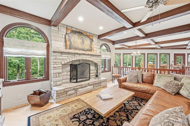 4325 Hueffmeier Road, Defiance, MO 63341