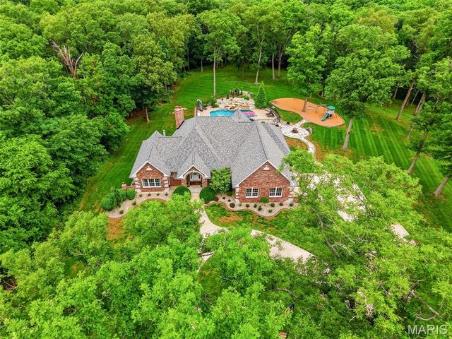 4325 Hueffmeier Road, Defiance, MO 63341