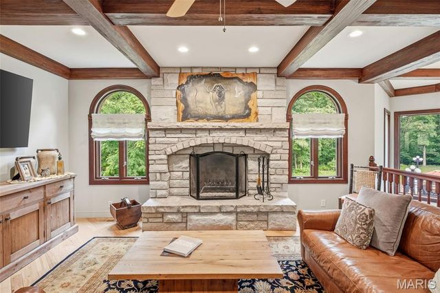 4325 Hueffmeier Road, Defiance, MO 63341