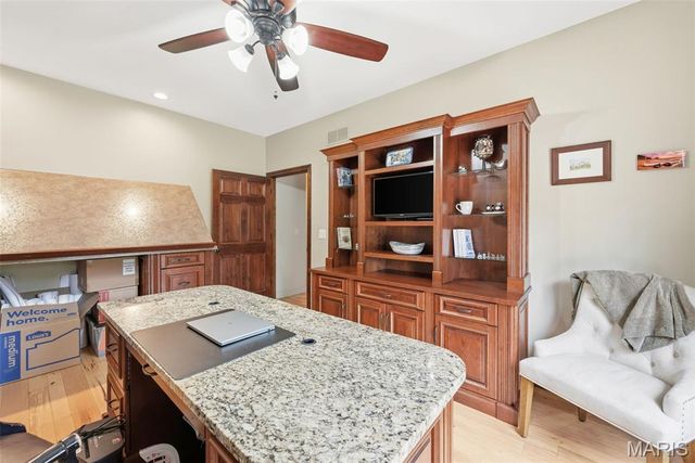 4325 Hueffmeier Road, Defiance, MO 63341
