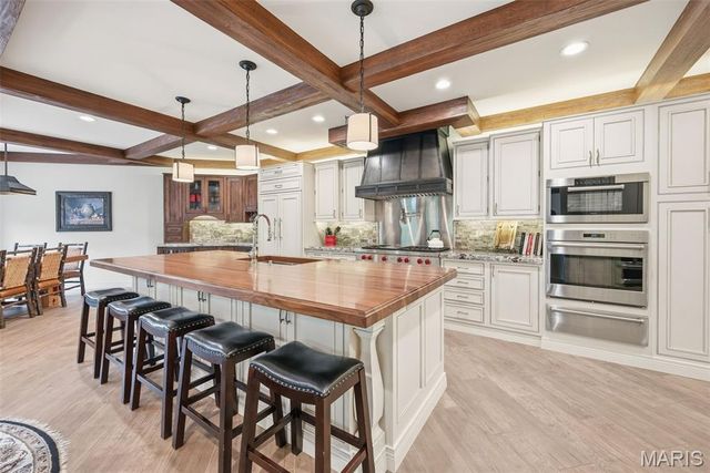4325 Hueffmeier Road, Defiance, MO 63341