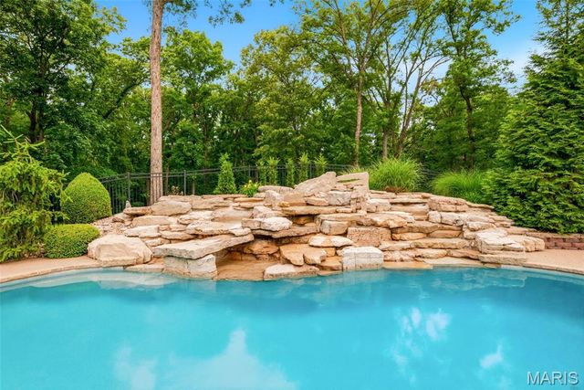 4325 Hueffmeier Road, Defiance, MO 63341