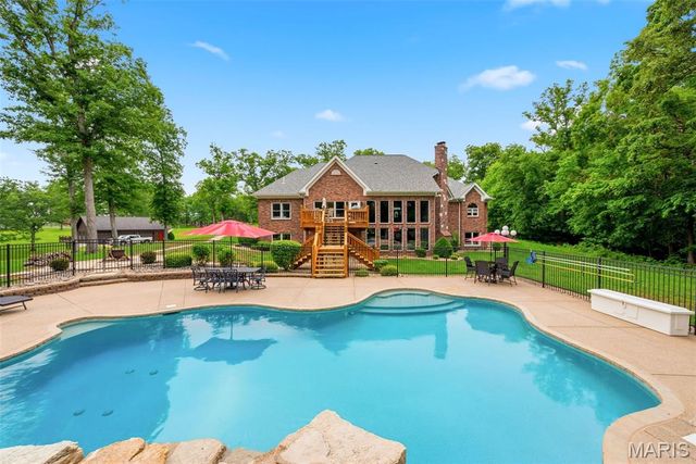 4325 Hueffmeier Road, Defiance, MO 63341