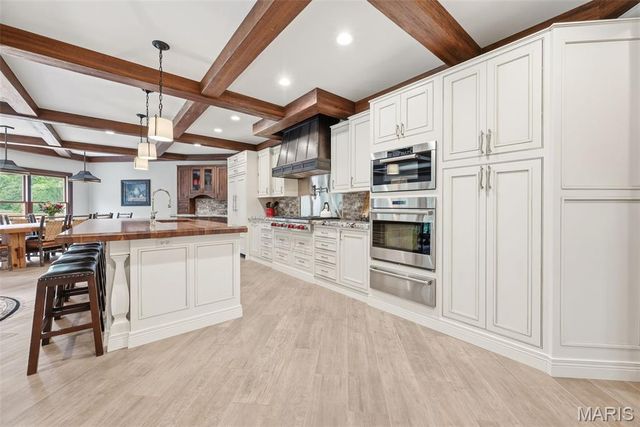 4325 Hueffmeier Road, Defiance, MO 63341