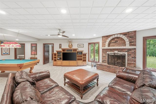 4325 Hueffmeier Road, Defiance, MO 63341
