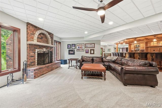 4325 Hueffmeier Road, Defiance, MO 63341
