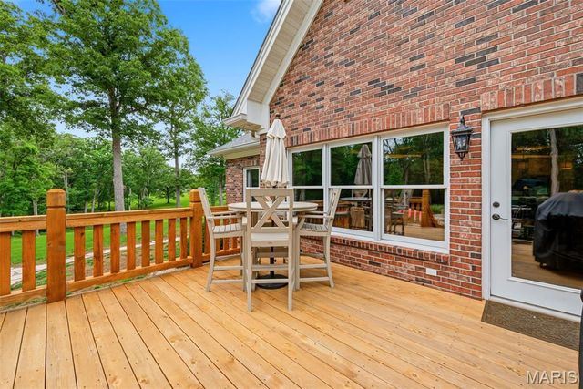 4325 Hueffmeier Road, Defiance, MO 63341