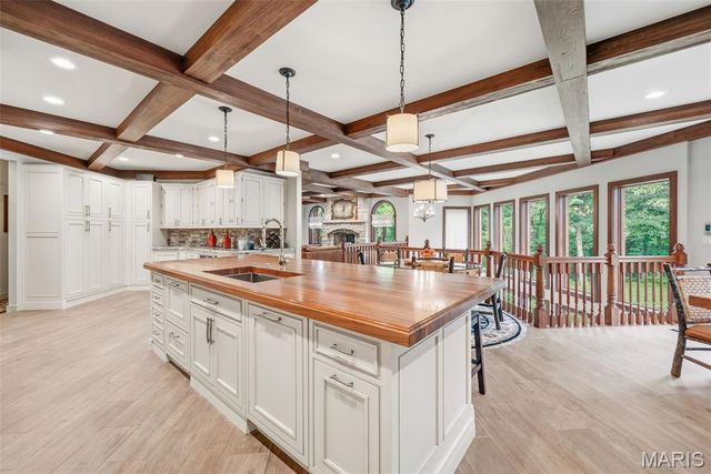 4325 Hueffmeier Road, Defiance, MO 63341