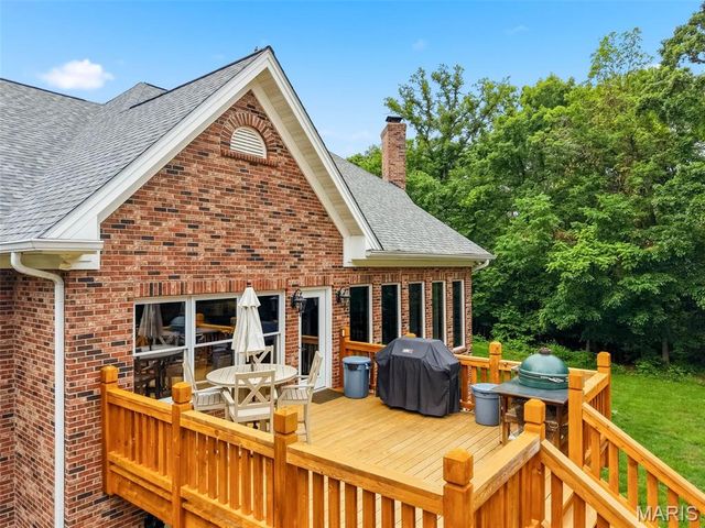 4325 Hueffmeier Road, Defiance, MO 63341