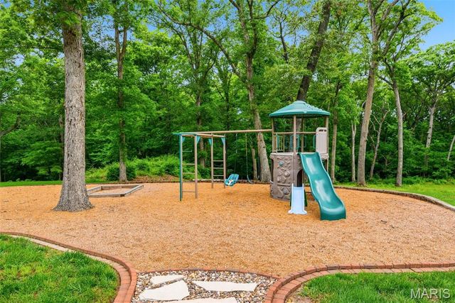 4325 Hueffmeier Road, Defiance, MO 63341