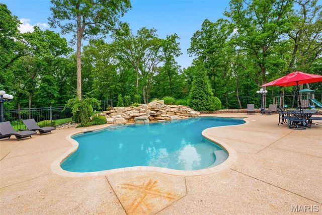 4325 Hueffmeier Road, Defiance, MO 63341