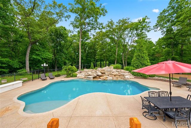 4325 Hueffmeier Road, Defiance, MO 63341