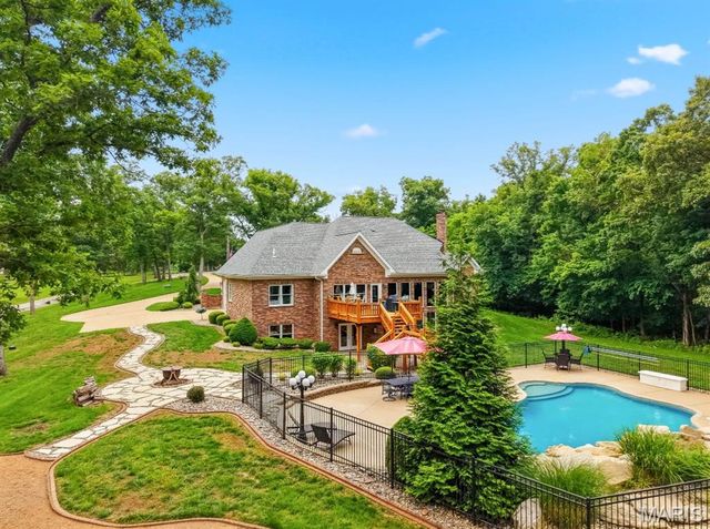 4325 Hueffmeier Road, Defiance, MO 63341