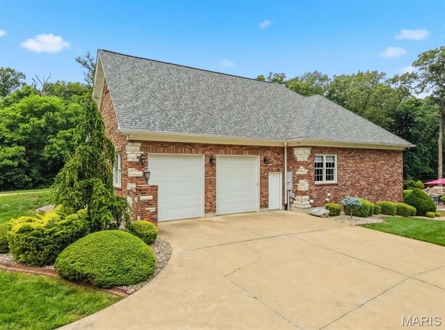 4325 Hueffmeier Road, Defiance, MO 63341