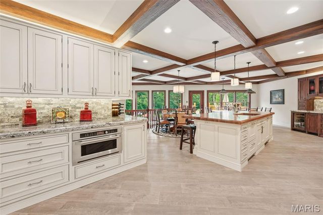 4325 Hueffmeier Road, Defiance, MO 63341