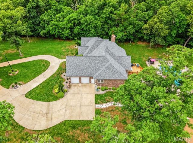 4325 Hueffmeier Road, Defiance, MO 63341