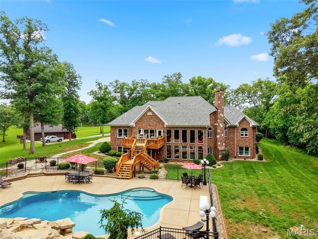 4325 Hueffmeier Road, Defiance, MO 63341