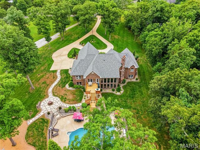 4325 Hueffmeier Road, Defiance, MO 63341