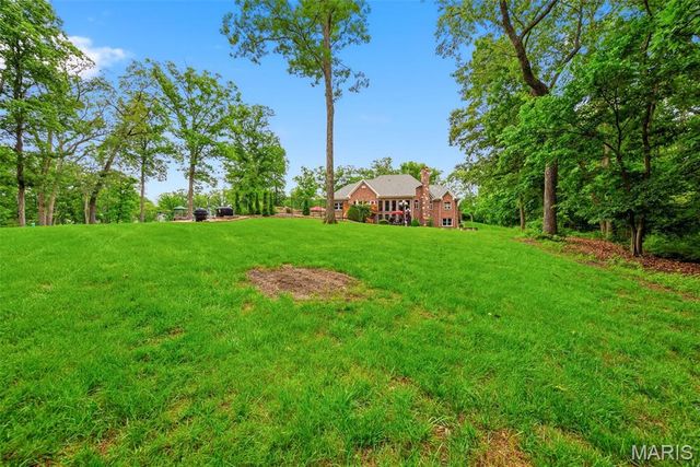 4325 Hueffmeier Road, Defiance, MO 63341