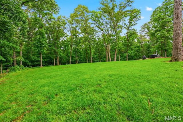 4325 Hueffmeier Road, Defiance, MO 63341