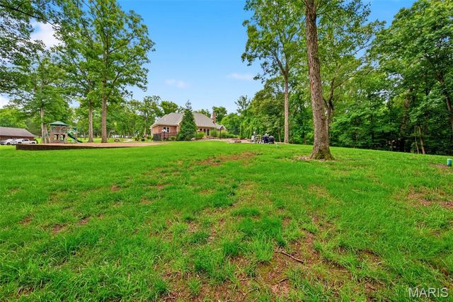 4325 Hueffmeier Road, Defiance, MO 63341