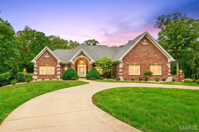 4325 Hueffmeier Road, Defiance, MO 63341